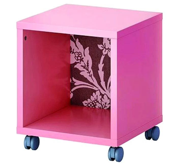Noptieră roz, la IKEA