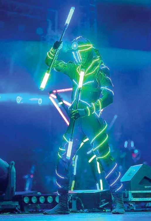 Showul de lumini, lasere şi dans i-a cucerit pe bucureşteni