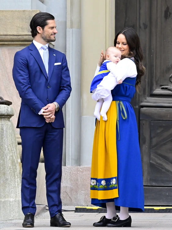 Prințesa Sofia cu micuța Ines în brațe, alături de Prințul Carl Philip, Foto Profimedia (7) jpg