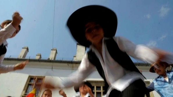Cum se nasc pornirile rasiste STUDIU jpeg