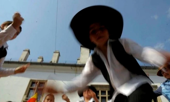 Cum se nasc pornirile rasiste  STUDIU jpeg