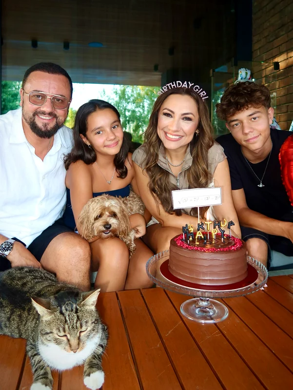 Andra, despre cum se împarte familia între filmări și școală