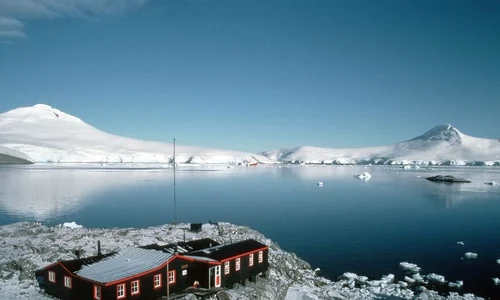 oficiul postal pinguini antarctica instagram jpg