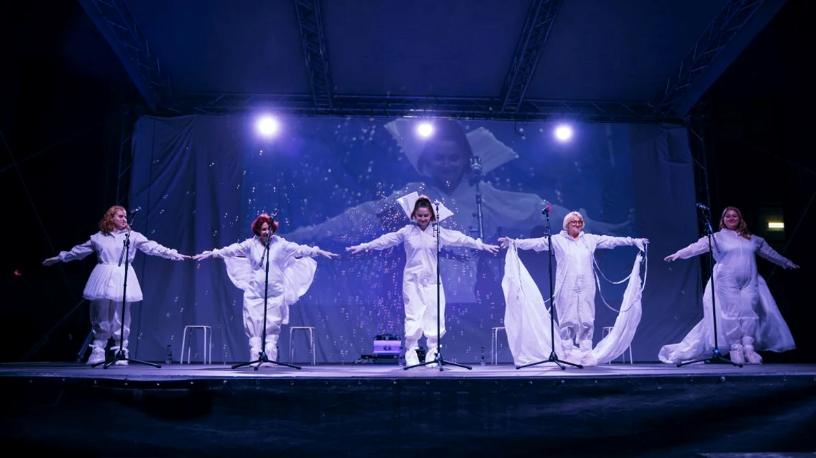 IDEO IDEIS #15 a fost despre schimbare, împreună! Peste 250 de adolescenți din 9 orașe s au bucurat de 5 zile de experiență intensă de învățare prin teatru, film și dans jpeg