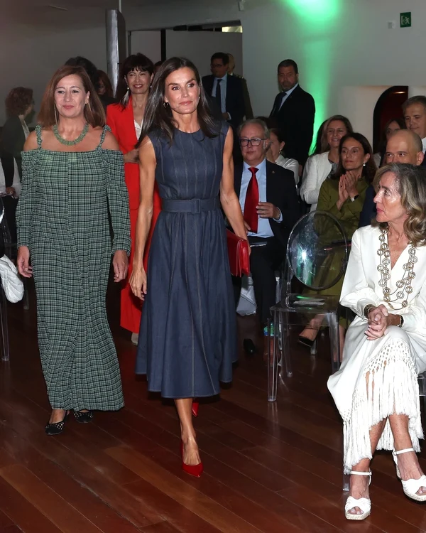 Croiala rochiei o face o piesă care poate fi purtată și la un astfel de eveniment. FOTO: Casa Regală