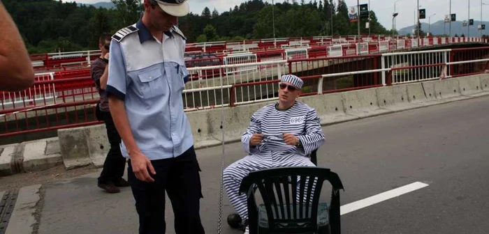 Ladislau Vankay a blocat de mai multe ori centura Braşovului, pentru a protesta faţă de abuzurile edililor. Foto: Arhivă
