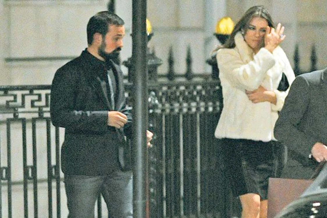 
    Liz Hurley,  actriţă (48 de ani) si Evgheni Lebedev, miliardar (33 de ani)  