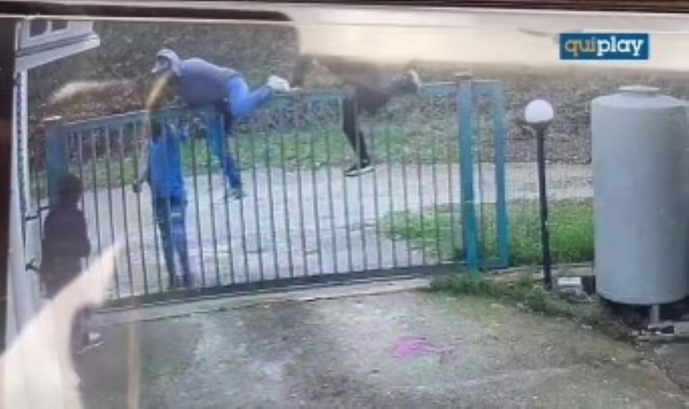 „Banda Mercedesurilor Albe” care a speriat Italia. Patru români dau spargeri ziua în amiaza mare, fără să le pese că sunt filmați VIDEO