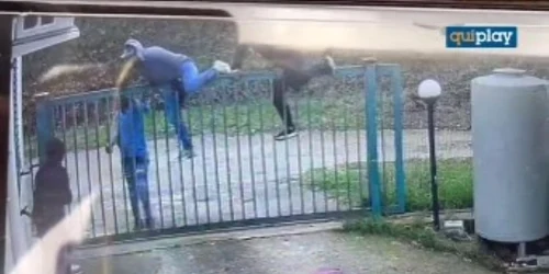 „Banda Mercedesurilor Albe” care a speriat Italia Foto Captură video YouTube jpg