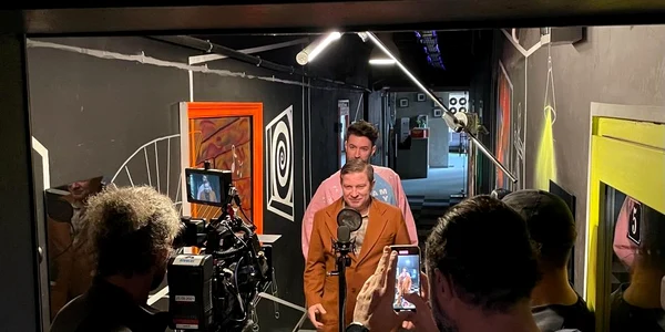 Pavel Bartoș și Smiley, in videoclipul filmului "Ramon" Sursa foto Vertical Entertainment