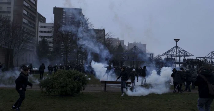 Violenţe în suburbiile Parisului