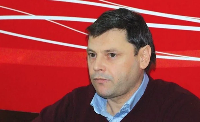 Primarul Florin Cazacu şi-a cerut scuze brădenilor pentru că sunt ţinuţi în frig. FOTO: infobrad,com