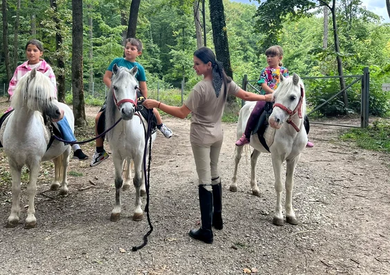 Elena Basescu adora calaria si ii invata si pe copii sa iubeasc echitatia   Instagram (13) jpg