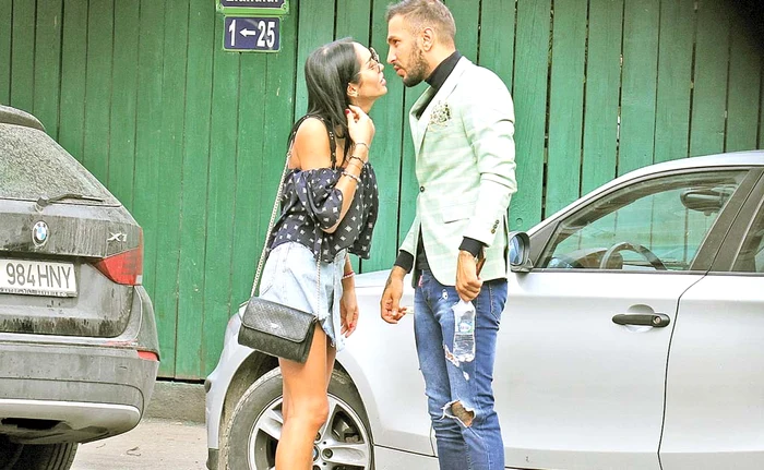 
    Margherita de la Clejani şi  Aslan Sadeghi, surprinşi  în tandreţuri de  fotoreporterii Click!  