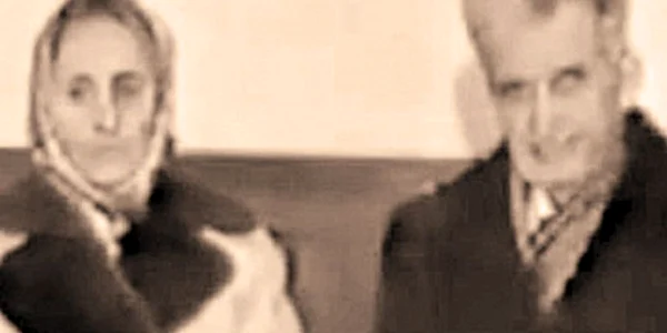 Elena  şi Nicolae Ceauşescu,  în colţul acuzaţilor