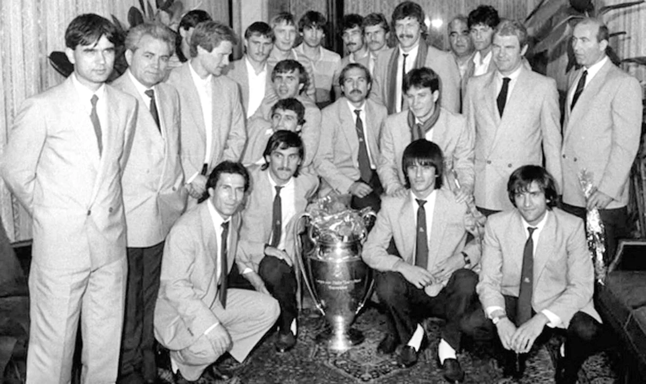 Fotbaliștii Stelei au adus la București cel mai important trofeu din istoria fotbalului românesc