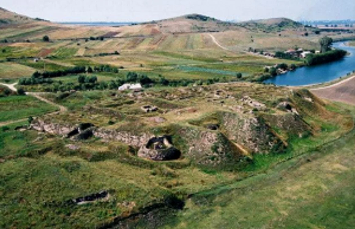 Cetatea antică Dinogetia din Dobrogea Sursa foto wikimapia.org