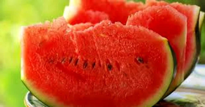 
    În Ziua Crucii nu se consumă anumite alimente: pepeni, prune, usturoi, nuci, care au semnul CruciiSursa foto: Adevărul.ro  