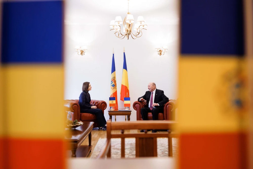 Traian Băsescu a primit cetățenia moldovenească. Maia Sandu: „Sunteți nu doar fratele nostru, ci și concetățeanul nostru. Vă așteptăm acasă!”