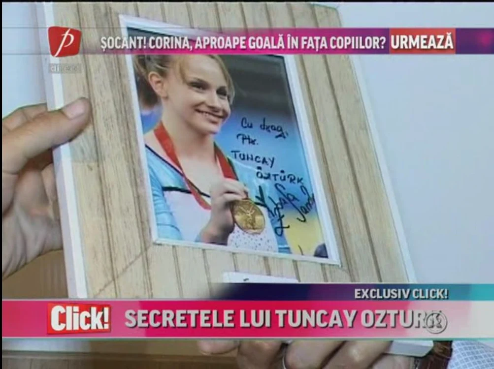 Campioana olimpică i-a oferit o fotografie cu autograf lui Tuncay în semn de recunoştinţă pentru munca depusă