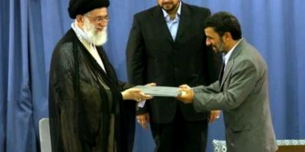 Khamenei: Iranienii luptă împotriva sărăciei şi a aroganţei mondiale