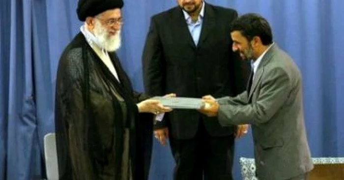 Khamenei: Iranienii luptă împotriva sărăciei şi a aroganţei mondiale