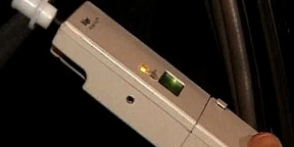 Conducătorul auto a fost testat cu aparatul etilotest