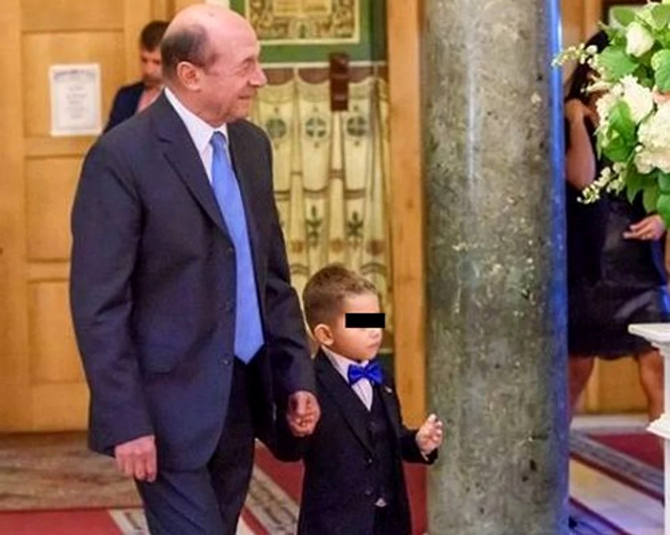 Cu două zile înainte de ziua nepotului, Maria Băsescu a luat mall-urile la pasfoto: Mihai Ionescu
