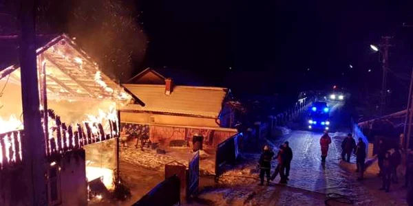 Incendiu Mihoveni. FOTO ISU Suceava