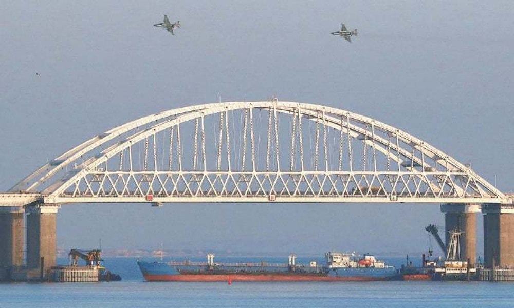 Rușii susțin că au doborât 38 de drone într-un nou atac asupra peninsulei Crimeea: traficul pe podul Kerci, întrerupt temporar