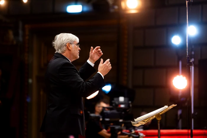 Dirijorul Sigvards Kļava şi sunetul care capătă formă, corp. Foto: Cătălina Filip