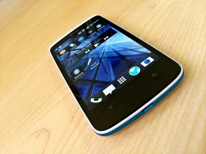HTC Desire 500 FOTO Octavian Palade/Adevărul