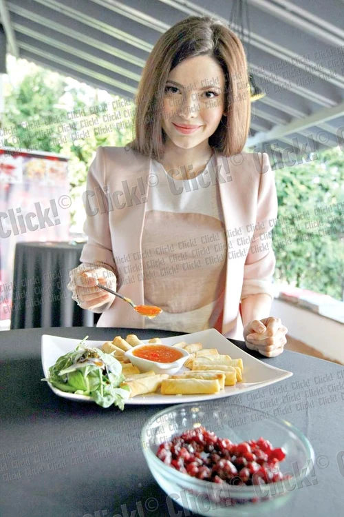 Salata cu spanac,  pepene, nuci şi  merişoare este  preferata ei (Fotografii: Dorin Constanda)