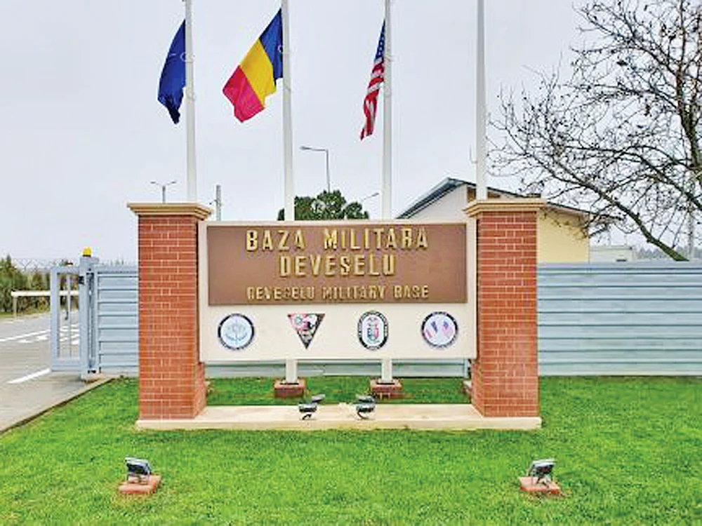 La Deveselu sunt trei unităţi  militare. Aici au americanii  scutul defensiv antirachetă