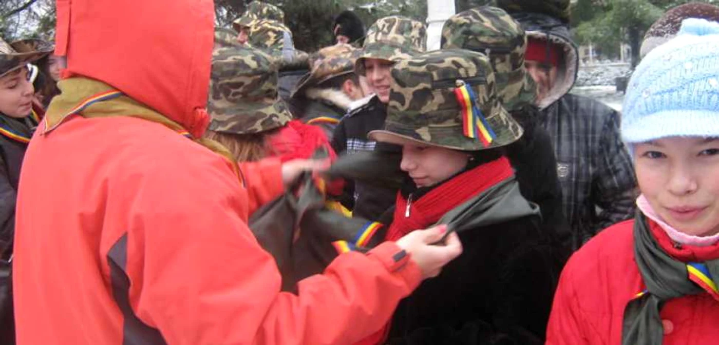 Micii cercetaşi au depus jurământul