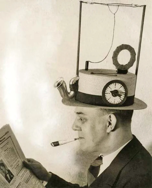 SUA. Primul radio portabil era prins de pălărie şi a fost creat în 1931