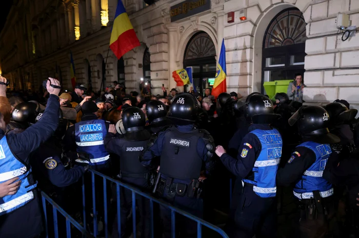 Susținătorii lui C. Georgescu, reacții violente la aflarea decizie BEC FOTO: Inquam Photos/G. Călin