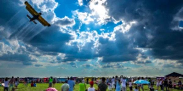 Aeromania - spectacolul aviatic de pe litoral - la Tuzla Sursa RAS Tuzla