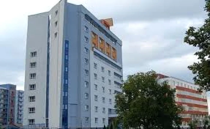 Tânărul a căzut de la etajul 6 al căminului. FOTO: Adevărul