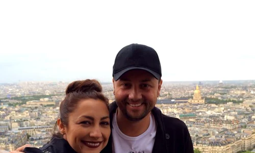 Prezentatorul a surprins o pe Andra cu o vacanţă la Paris jpeg