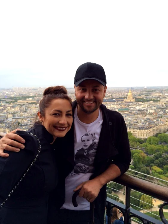 Prezentatorul a surprins o pe Andra cu o vacanţă la Paris jpeg