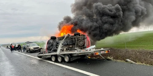 ambulanta in flacari foto InfoTraficTimis jpg