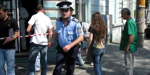 Poliţişti în acţiune. FOTO: ARHIVĂ NICOLETA BUTNARU