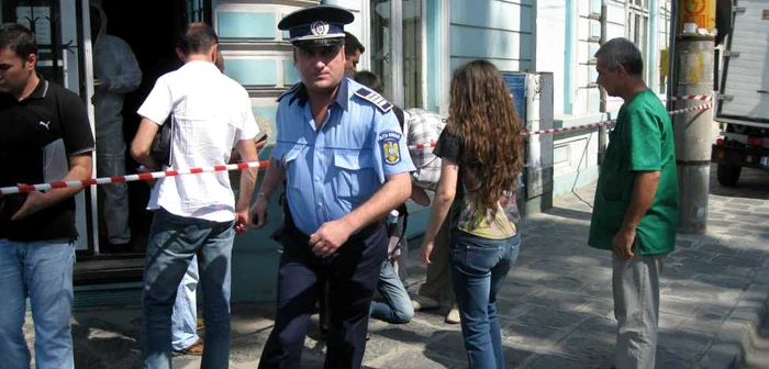 Poliţişti în acţiune. FOTO: ARHIVĂ NICOLETA BUTNARU