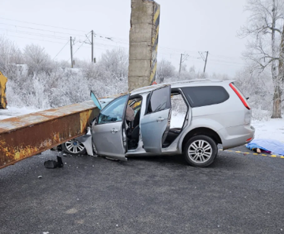 Mașina peste care s-a prăbușit limitatorul SURSA martor
