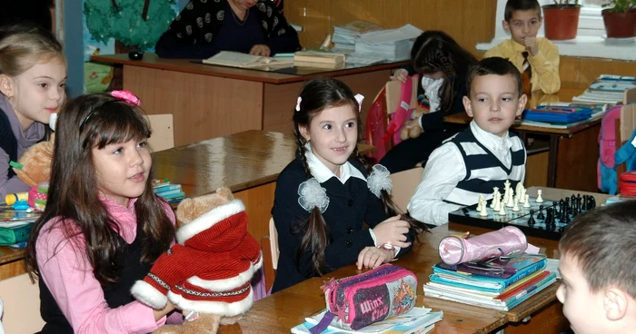 Marian Ispas(dreapta) a fost acceptat de colegii săi chiar din prima zi. FOTO: arhiva Liceului "Gheorghe Asachi"