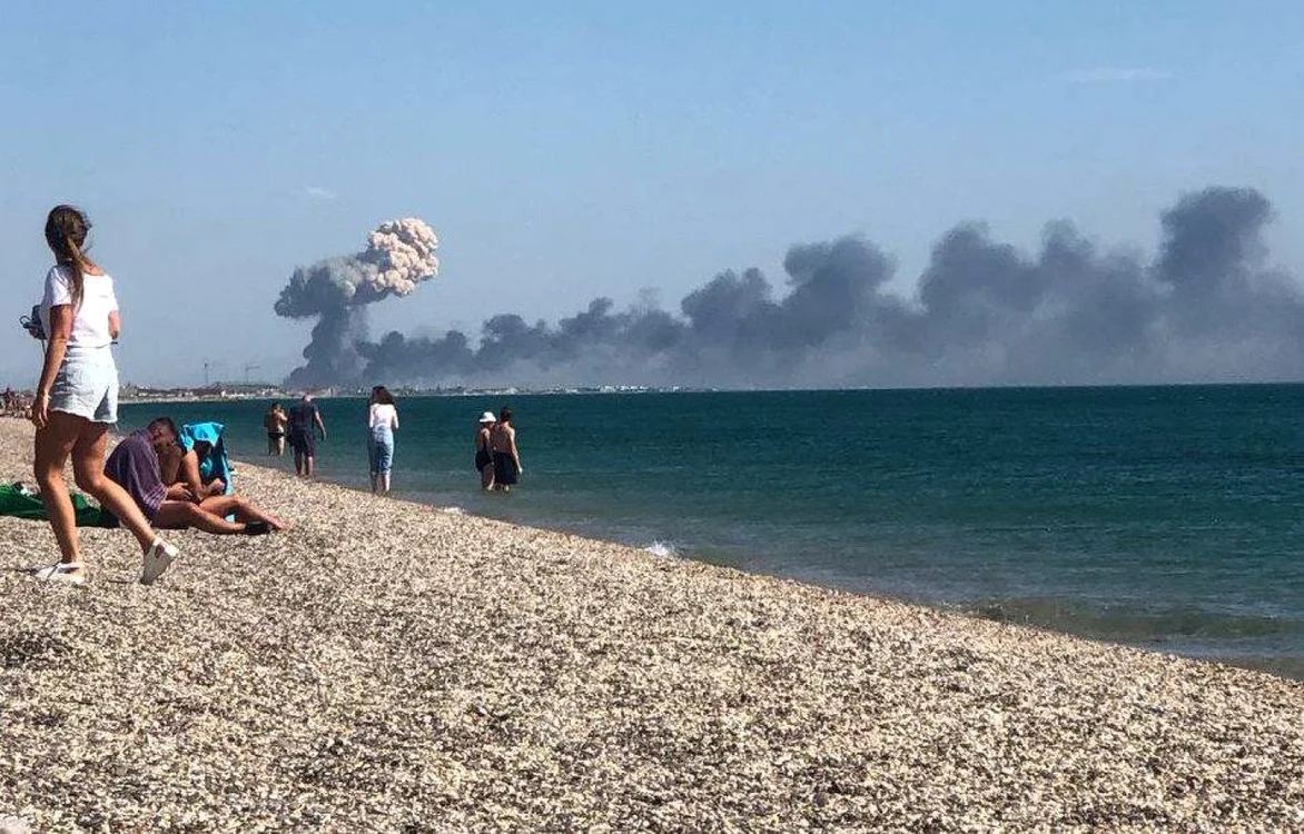 Explozii la baza aeriană Sakî FOTO Nexta