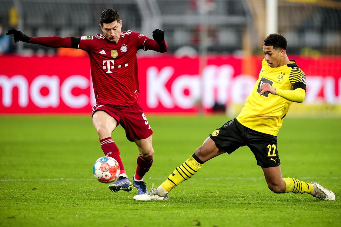 
    Lewandowski a salvat-o din nou pe BayernFoto: EPA-EFE  