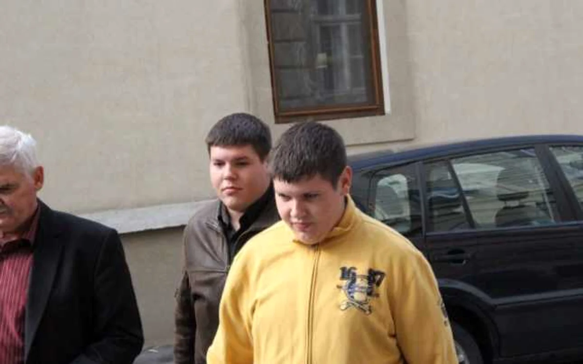 Fraţii Alexandru şi Adrian Calapsis, în vârstă de 21 de ani. FOTO: pressalert.ro