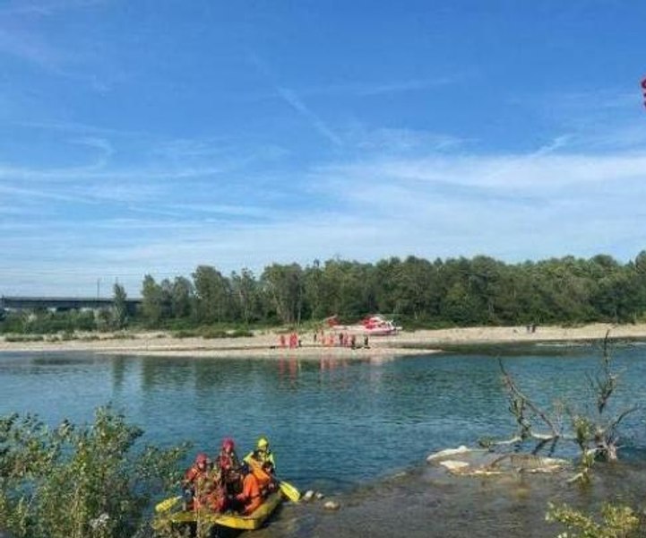 Un moldovean a murit înecat după ce s-a aruncat într-un râu din Italia ca să îşi salveze fiul